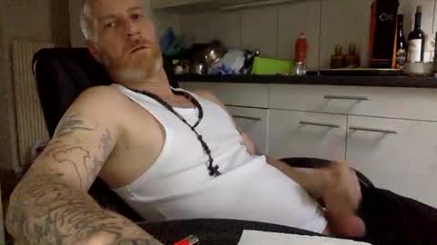 Snapshot of kingsize187 chatting on 12.30.24 kingsize online show from 12.30.24