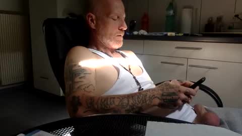 Snapshot of kingsize187 chatting on 09.10.25 kingsize online show from 09.10.25
