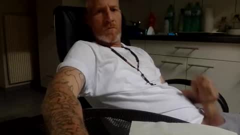Snapshot of kingsize187 chatting on 09.25.25 kingsize online show from 09.25.25