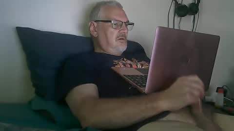 Snapshot of kingtongue10 chatting on 09.11.25 kingtongue10 online show from 09.11.25