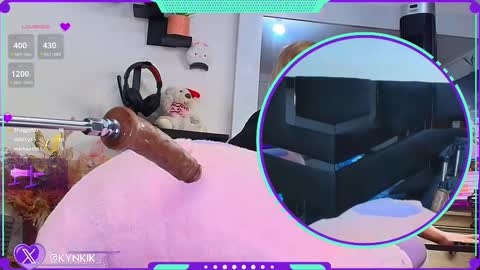 Snapshot of kinky_karo chatting on 02.10.25 online show from 02.10.25