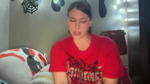 Snapshot of kinkycreative chatting on 11.13.25 kinkycreative online show from 11.13.25