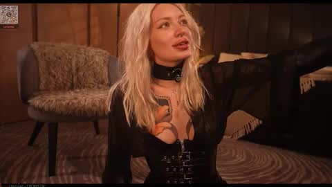 Snapshot of kinkylina_ chatting on 09.19.25 kinkylina_ online show from 09.19.25