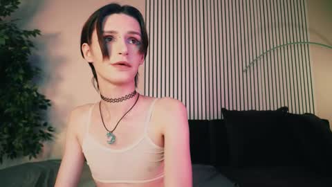 Snapshot of kira_long chatting on 09.18.25 MADI online show from 09.18.25