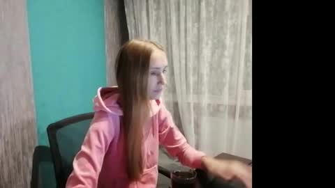 Snapshot of kira_morekiss chatting on 10.04.25 kira_morekiss online show from 10.04.25