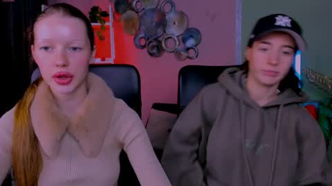 Snapshot of kira_neko chatting on 10.03.25 Kira online show from 10.03.25