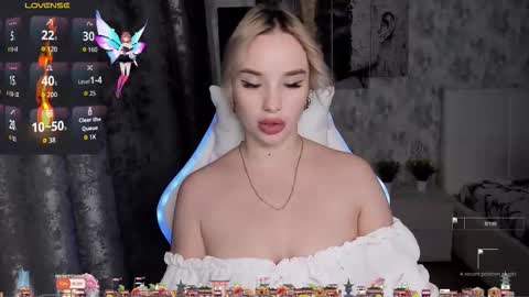 Snapshot of kirakrox chatting on 10.15.25 kirakrox online show from 10.15.25