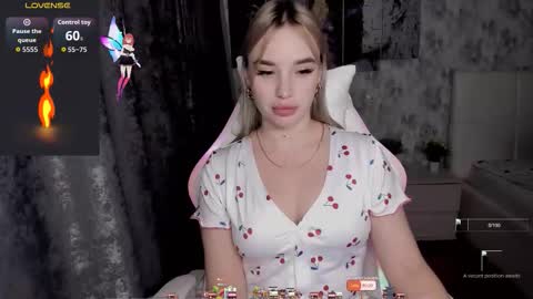 Snapshot of kirakrox chatting on 10.17.25 kirakrox online show from 10.17.25