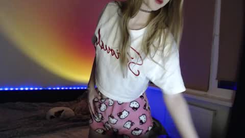 Snapshot of kisa____ chatting on 10.27.25 kisa____ online show from 10.27.25