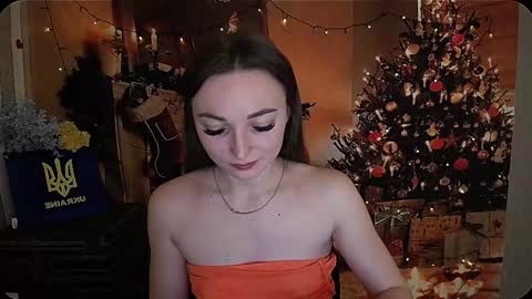 Snapshot of kiss_shy chatting on 12.21.24 Valeria online show from 12.21.24
