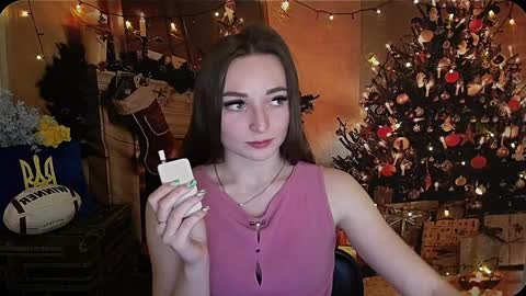 Snapshot of kiss_shy chatting on 12.22.24 Valeria online show from 12.22.24