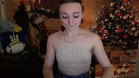 Snapshot of kiss_shy chatting on 12.26.24 Valeria online show from 12.26.24