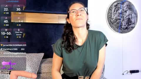 Kissing Company online show from 01.14.25