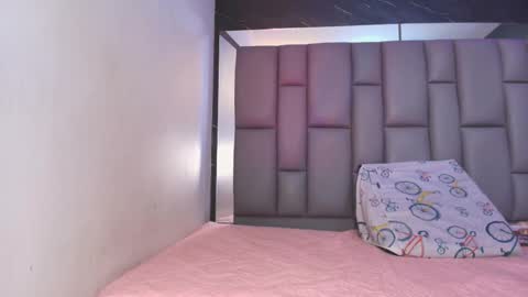 BELLA FLAME online show from 11.18.25