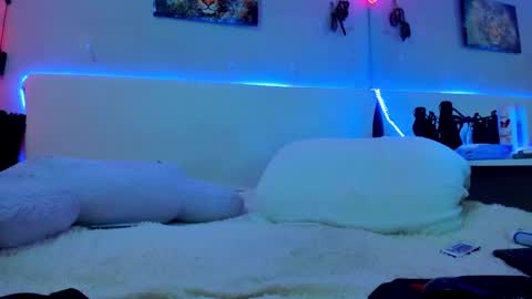 Snapshot of kit_fkn_kat chatting on 12.02.24 kat online show from 12.02.24