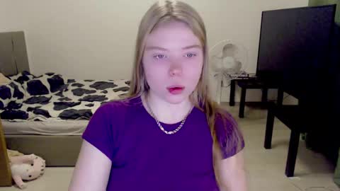 Snapshot of kitten_jenny01 chatting on 12.17.24 Jennyblonde and Emmabrunette online show from 12.17.24