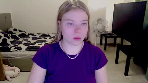 Snapshot of kitten_jenny01 chatting on 12.18.24 Jennyblonde and Emmabrunette online show from 12.18.24
