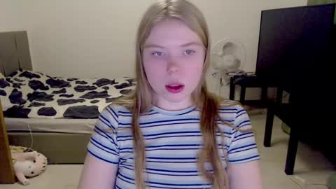 Snapshot of kitten_jenny01 chatting on 12.24.24 Jennyblonde and Emmabrunette online show from 12.24.24