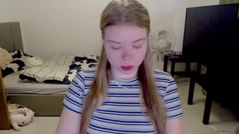 Snapshot of kitten_jenny01 chatting on 12.25.24 Jennyblonde and Emmabrunette online show from 12.25.24