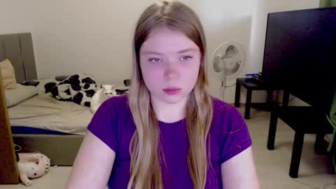 Snapshot of kitten_jenny01 chatting on 10.12.25 Jennyblonde and Emmabrunette online show from 10.12.25