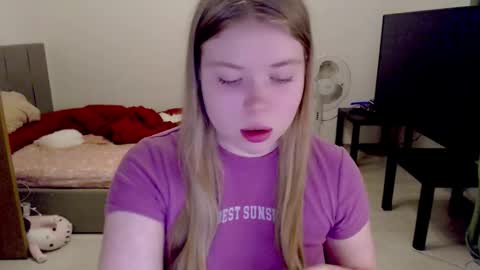 Snapshot of kitten_jenny01 chatting on 10.27.25 Jennyblonde and Emmabrunette online show from 10.27.25