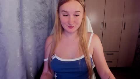 Snapshot of kitten_sun chatting on 09.28.25 kitten_sun online show from 09.28.25