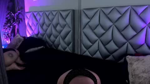 Snapshot of kitty_dolly1 chatting on 10.15.25 online show from 10.15.25