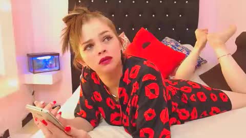 Snapshot of kittybonx chatting on 12.02.24 paola online show from 12.02.24