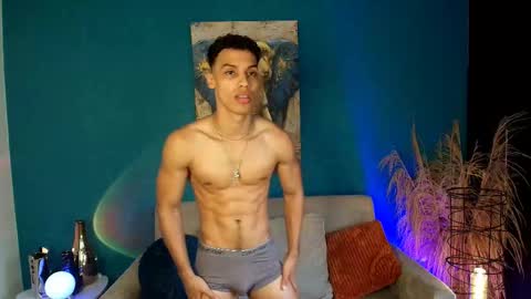 Snapshot of klaton__ chatting on 10.12.25 klaton__ online show from 10.12.25
