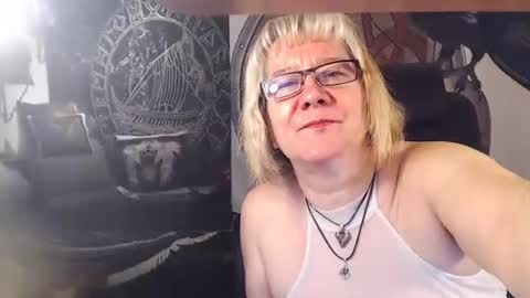 Snapshot of kleiner_teufel chatting on 02.06.25 Michelle online show from 02.06.25