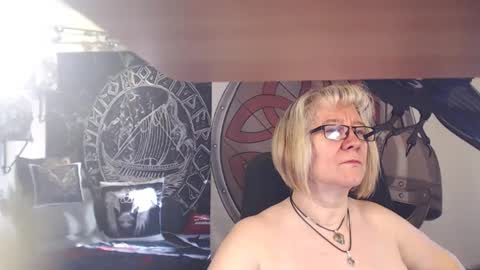 Snapshot of kleiner_teufel chatting on 02.12.25 Michelle online show from 02.12.25