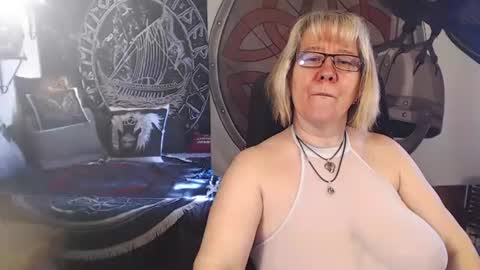 Snapshot of kleiner_teufel chatting on 03.05.25 Michelle online show from 03.05.25