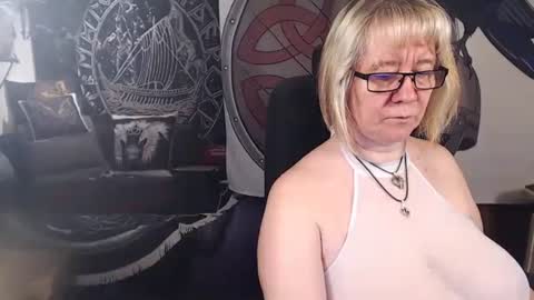 Snapshot of kleiner_teufel chatting on 03.10.25 Michelle online show from 03.10.25