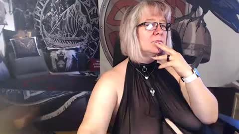 Snapshot of kleiner_teufel chatting on 09.12.25 Michelle online show from 09.12.25
