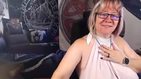Snapshot of kleiner_teufel chatting on 09.17.25 Michelle online show from 09.17.25