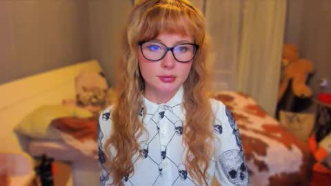 Snapshot of klementinagirl chatting on 10.13.25 Klementinafanslyklementina6661 online show from 10.13.25