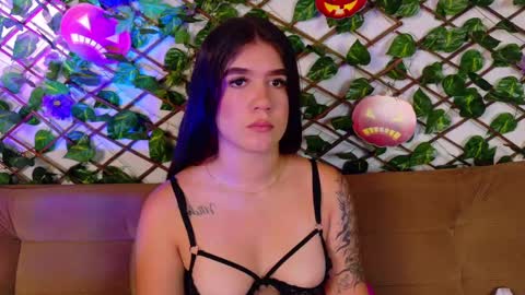 kloe_bella online show from 10.20.25