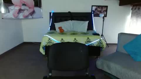 Snapshot of kloe_deker chatting on 02.17.25 Kloe deker online show from 02.17.25