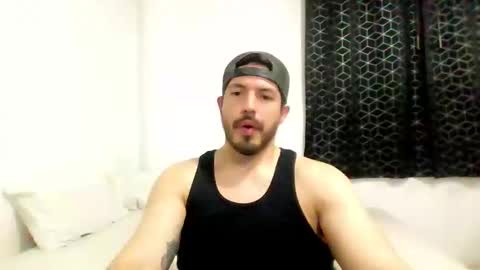 Snapshot of kolombianox chatting on 10.30.25 kolombianox online show from 10.30.25