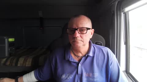 Snapshot of komputer123456789 chatting on 02.11.25 Bogdan online show from 02.11.25