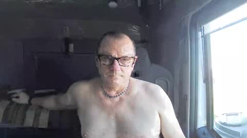 Snapshot of komputer123456789 chatting on 03.08.25 Bogdan online show from 03.08.25