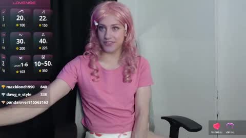 Snapshot of koneko_nya chatting on 12.26.24  Riley  online show from 12.26.24