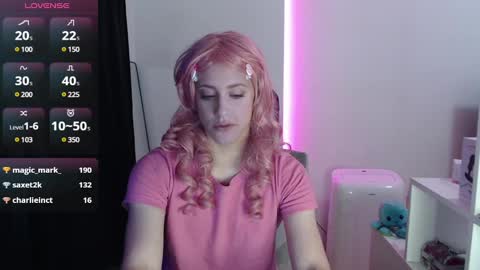 Snapshot of koneko_nya chatting on 01.02.25  Riley  online show from 01.02.25