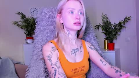 Snapshot of kris_grant chatting on 12.08.24 kris_grant online show from 12.08.24