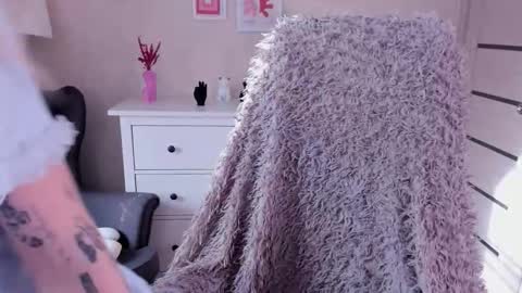 Snapshot of kris_grant chatting on 10.08.25 kris_grant online show from 10.08.25