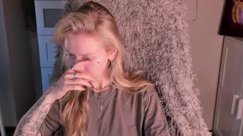 Snapshot of kris_grant chatting on 10.09.25 kris_grant online show from 10.09.25