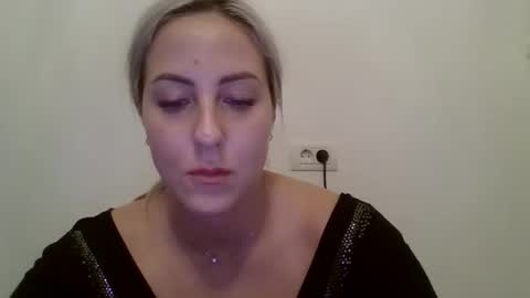 Snapshot of kriss_grace chatting on 09.30.25 Grace online show from 09.30.25