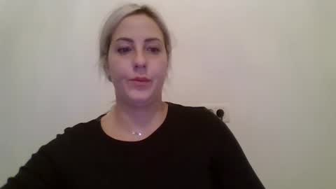 Snapshot of kriss_grace chatting on 10.03.25 Grace online show from 10.03.25