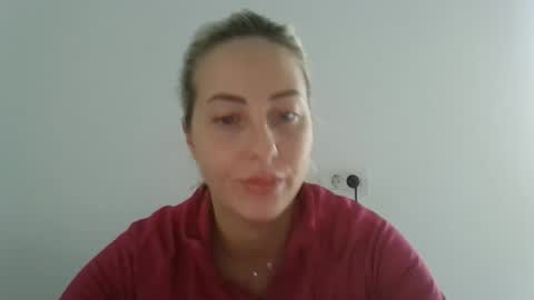 Snapshot of kriss_grace chatting on 10.11.25 Grace online show from 10.11.25