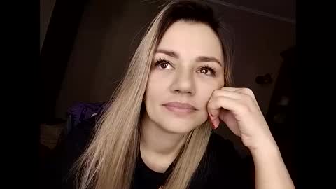 Snapshot of krisssexi chatting on 01.10.25 KrissSexi online show from 01.10.25